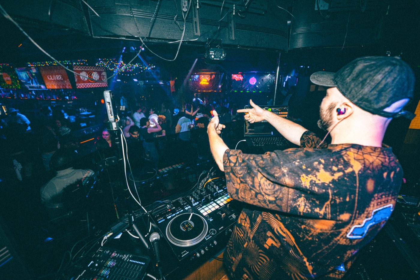 DJ Donuts live event photo.